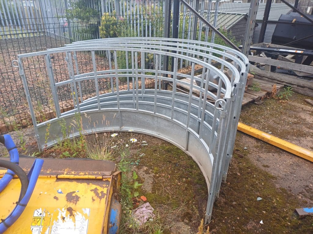 Glendale H Sheep Feed Ring – image 3