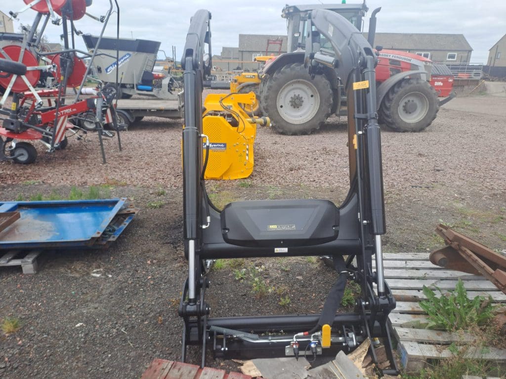 Valtra G5 Loader Boom – image 2
