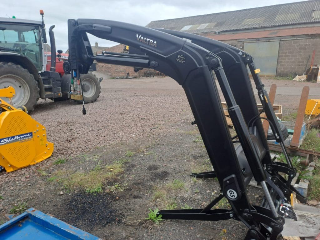 Valtra G5 Loader Boom – image 3