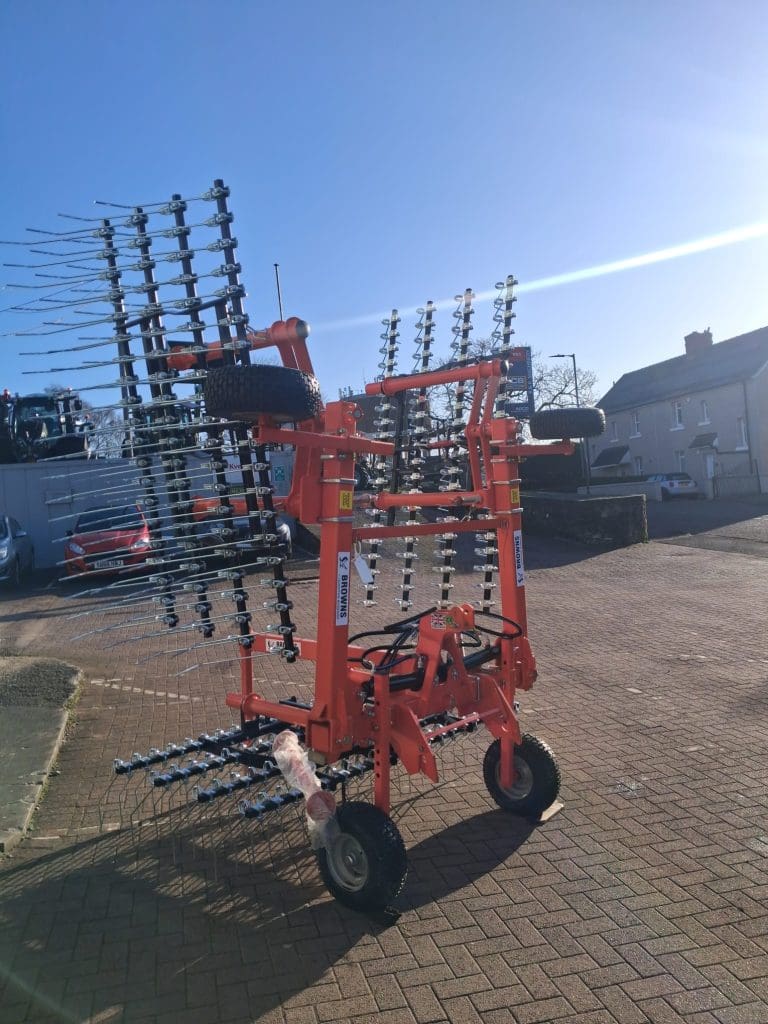 Grassmaster 6m Hydraulic Folding Grass Harrows – image 4