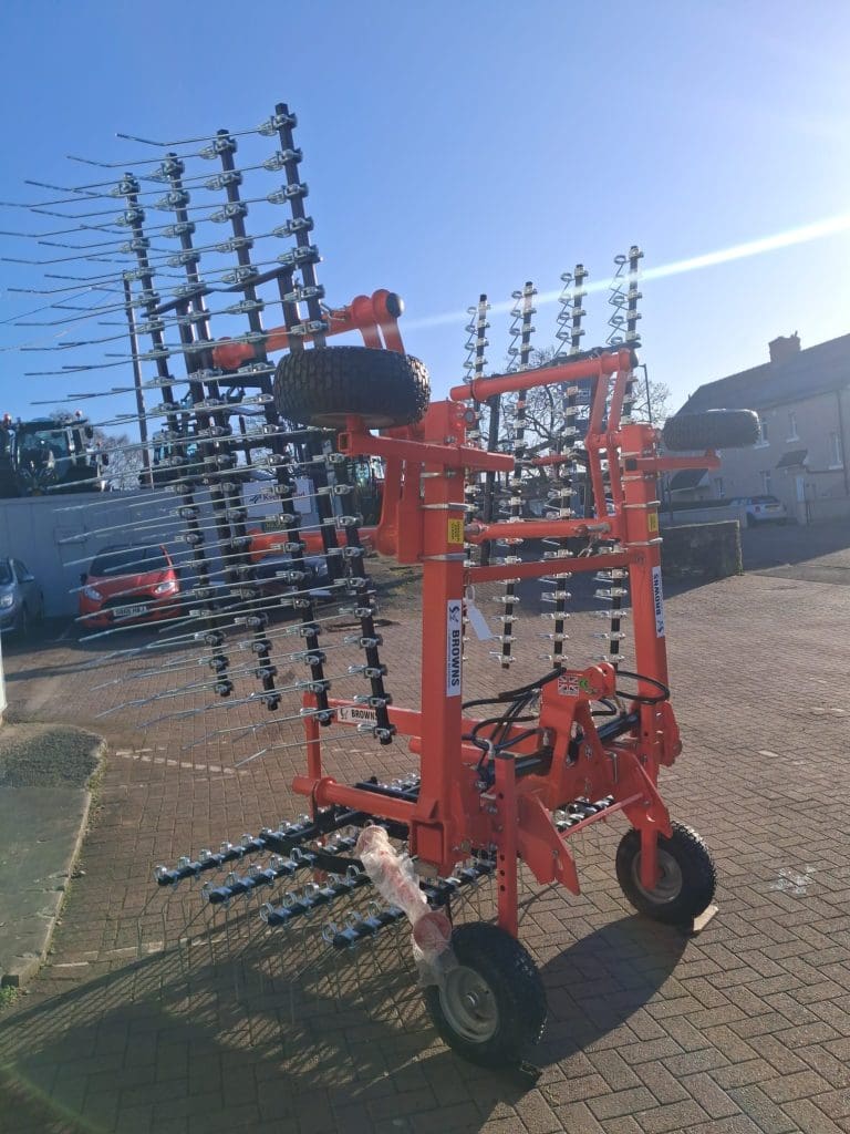 Grassmaster 6m Hydraulic Folding Grass Harrows – image 5