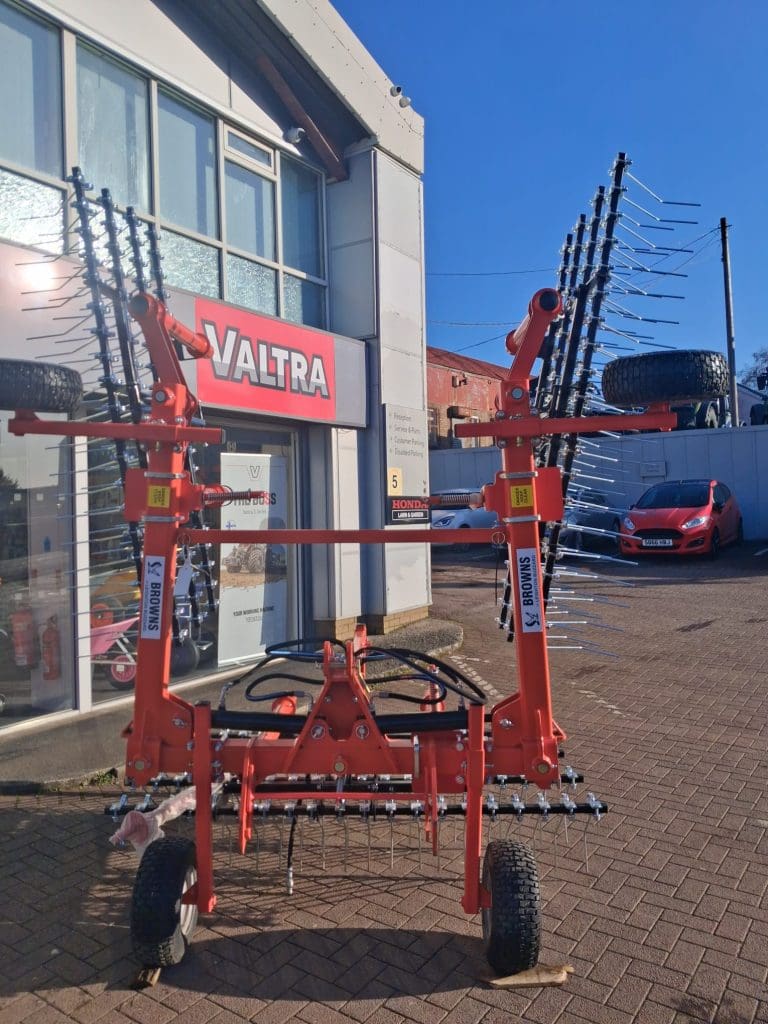 Grassmaster 6m Hydraulic Folding Grass Harrows – image 3