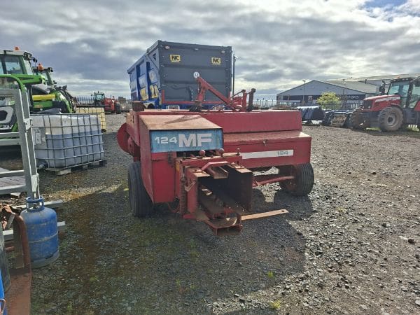 Massey Ferguson 124 – image 4